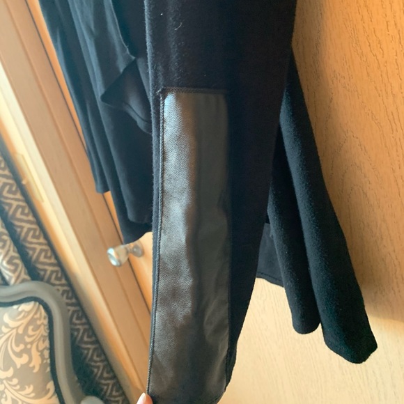 Black cardigan with leather patch - Picture 4 of 4